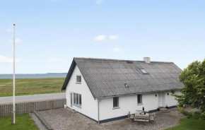 Lovely Home In Løgstør With Wifi